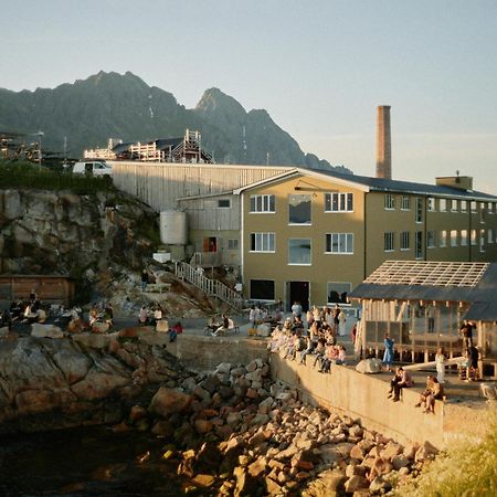 Trevarefabrikken Hotel Henningsvær Eksteriør billede